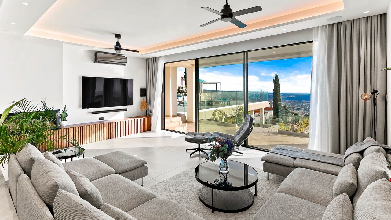 Photo of Livingroom in Peyia Town