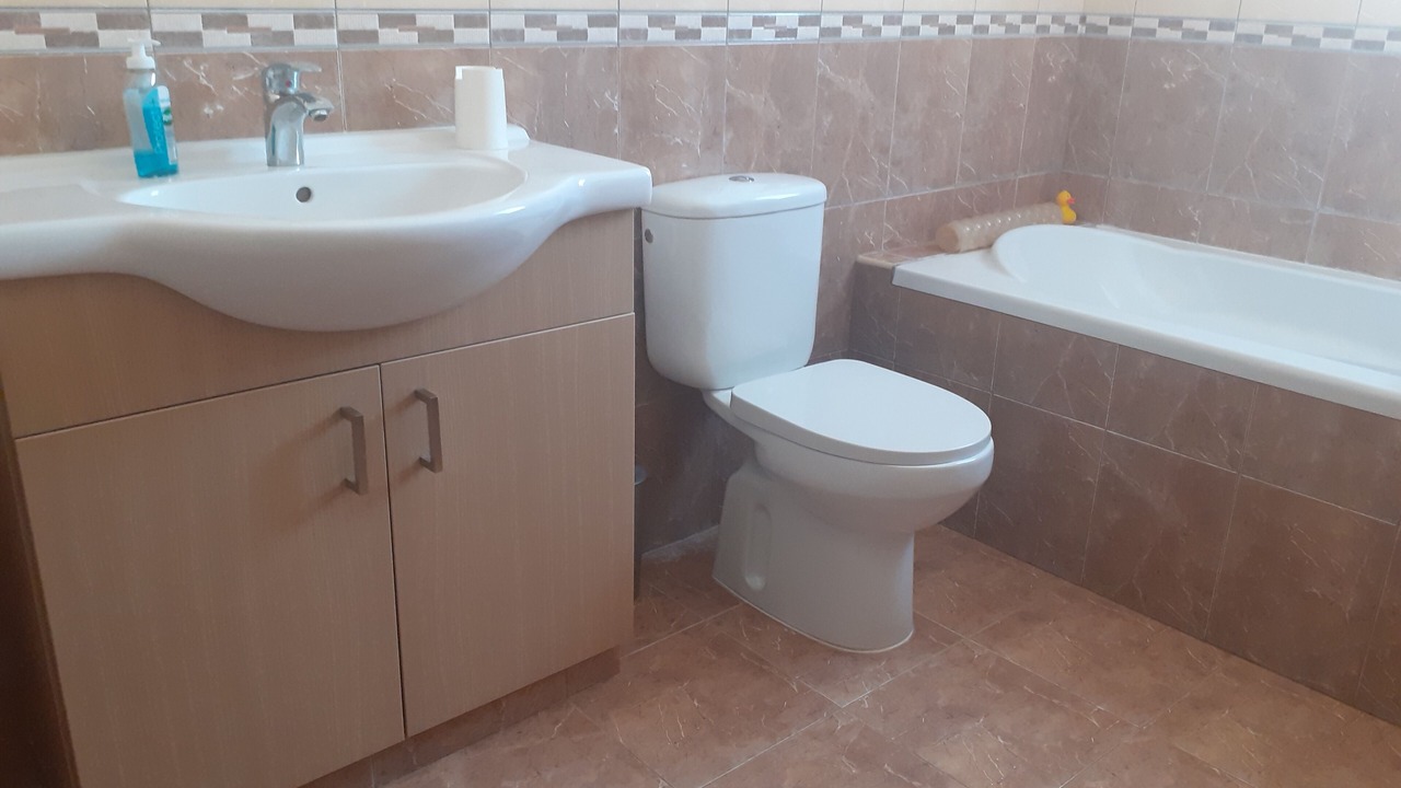 Photo of Bathroom in Alethriko