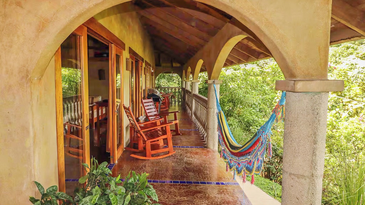 Photo of Patio Balcony in Paradise Bay
