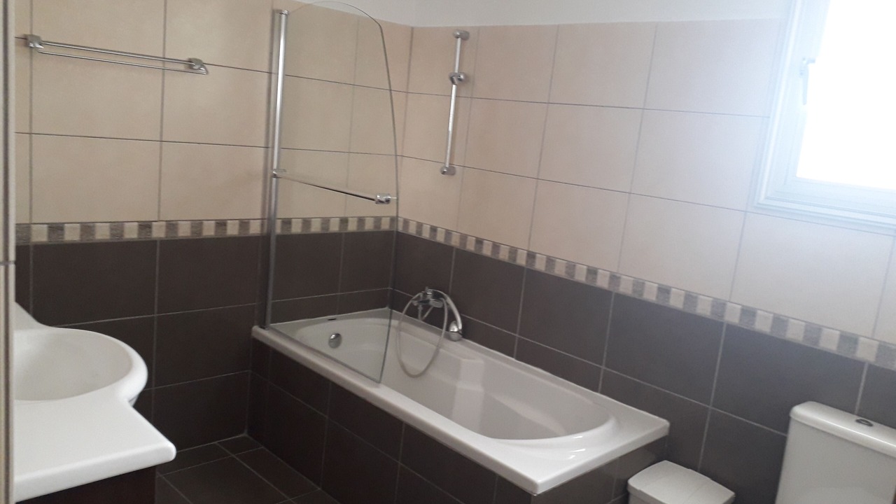 Photo of Bathroom in Alethriko