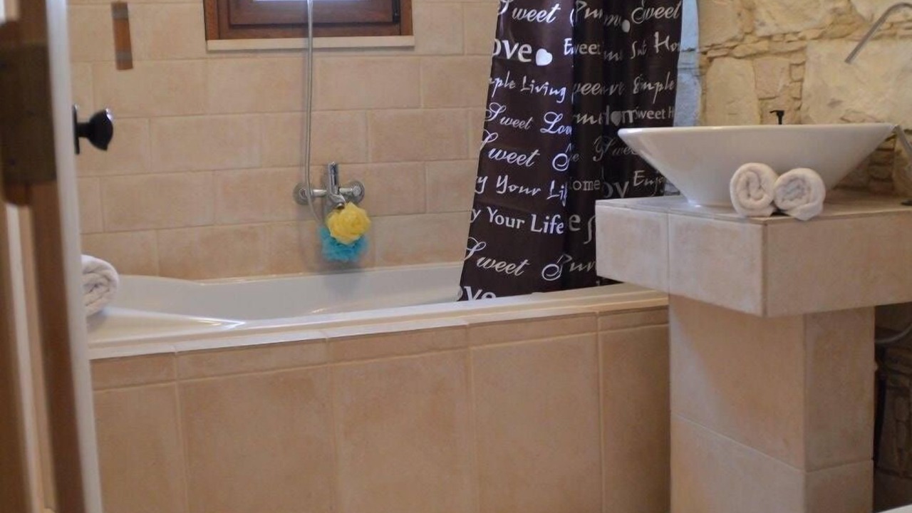 Photo of Bathroom in Koilani