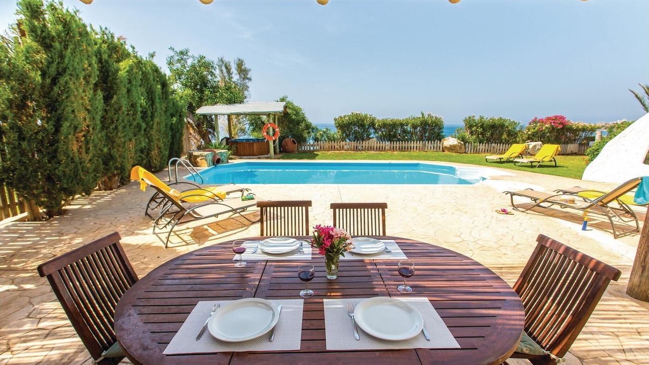 Photo of Outdoor in Pomos