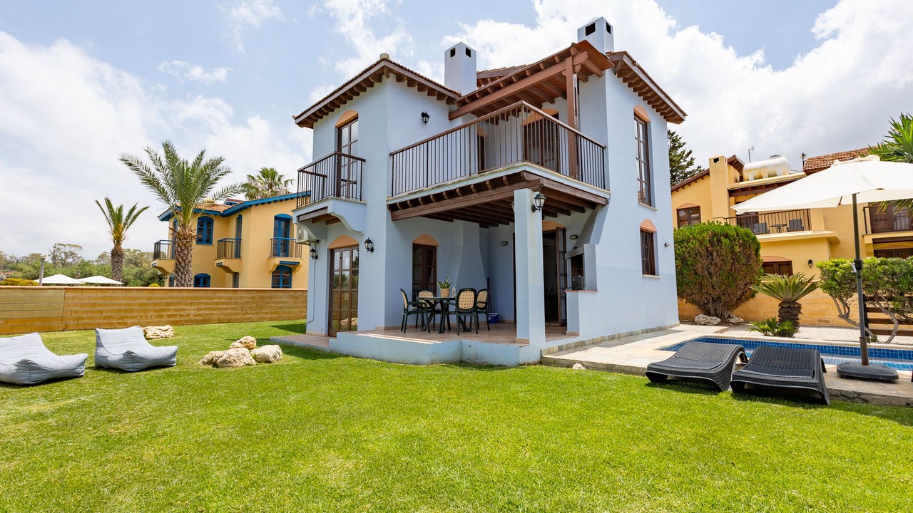 Photo of Outdoor in Polis