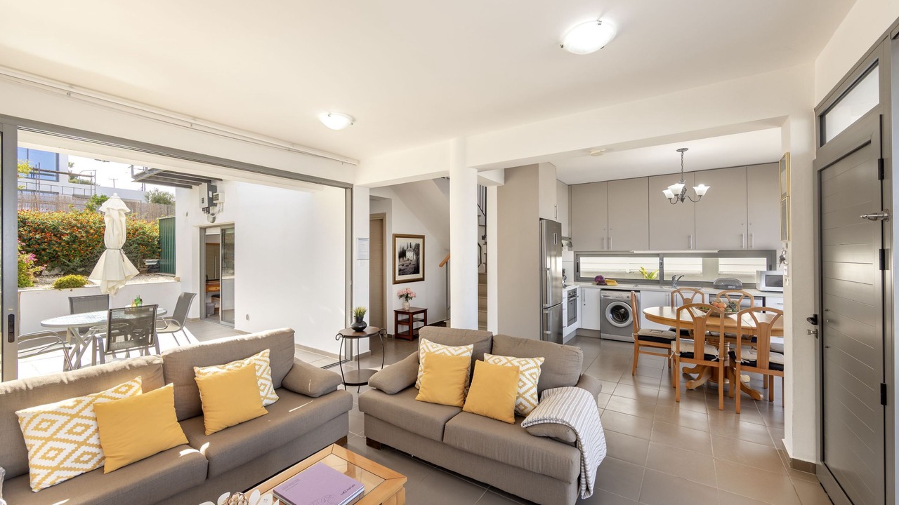 Photo of Livingroom in Latchi