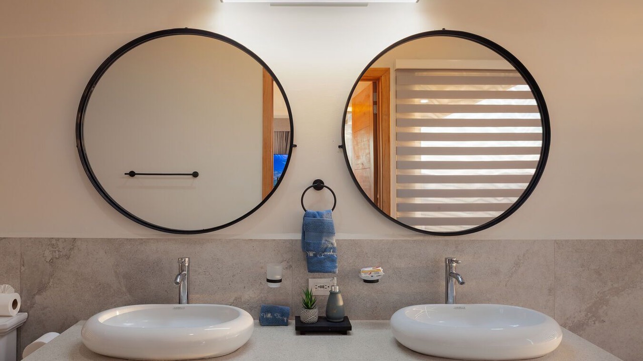 Photo of Bathroom in Pacific Marlin