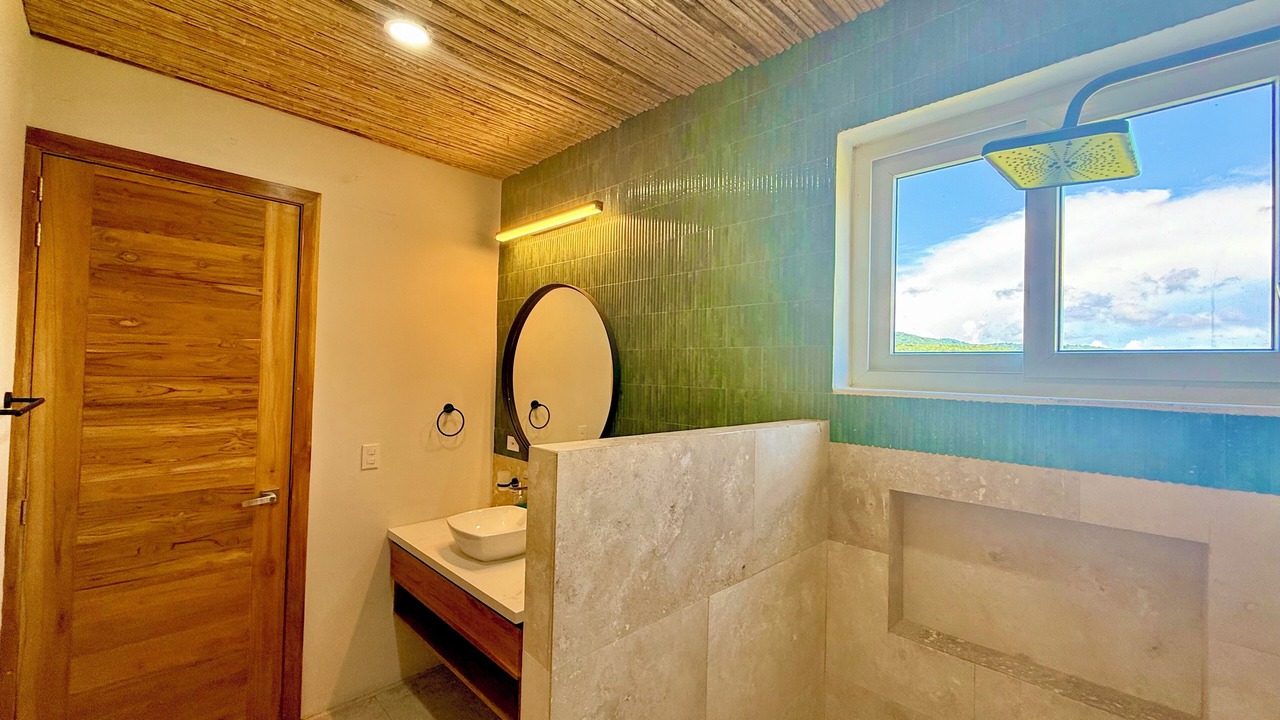 Photo of Bathroom in Pacific Marlin