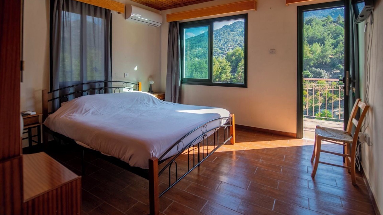 Photo of Bedroom in Politiko