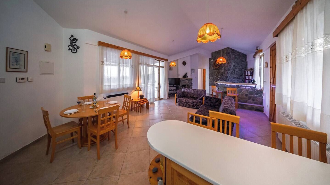 Photo of Livingroom in Pomos