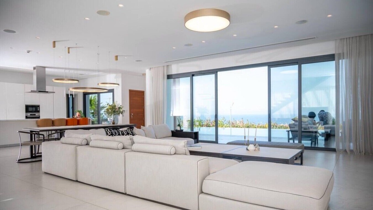 Photo of Livingroom in Peyia Town