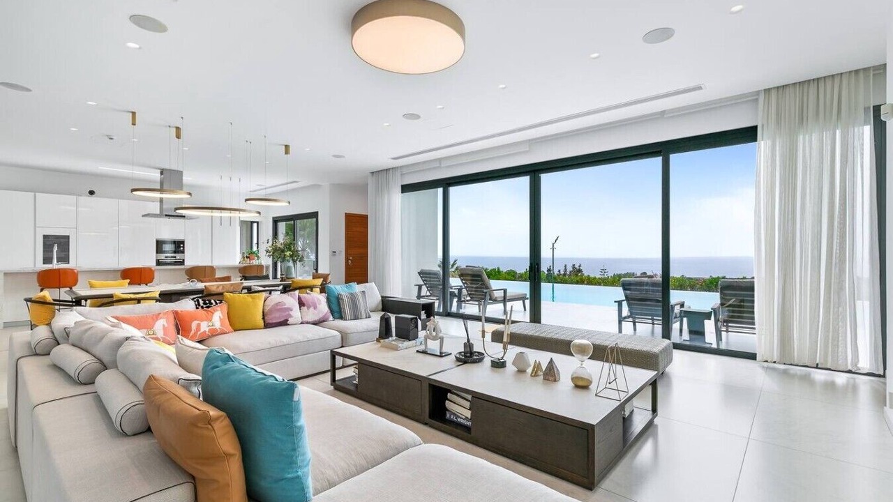 Photo of Livingroom in Peyia Town