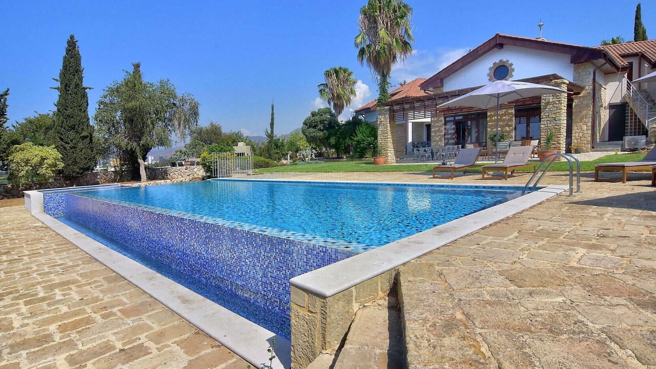 Photo of Outdoor in Polis
