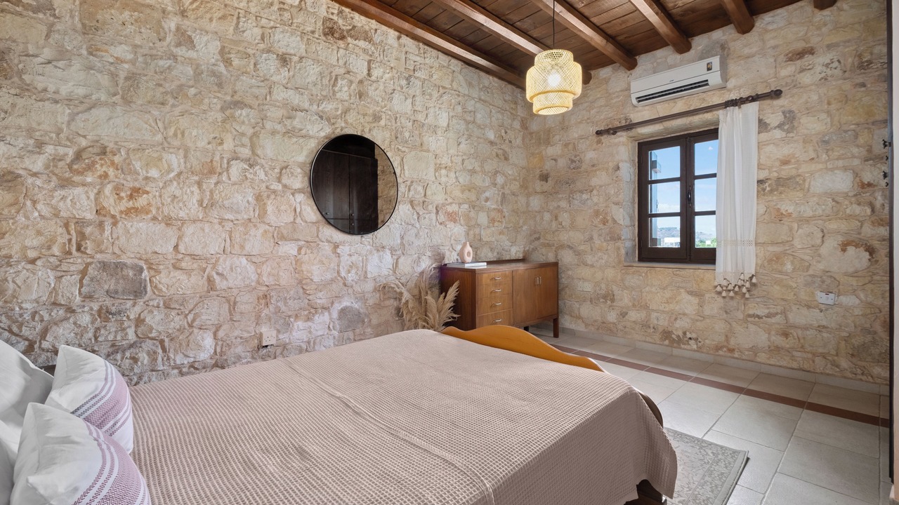 Photo of Bedroom in Ineia