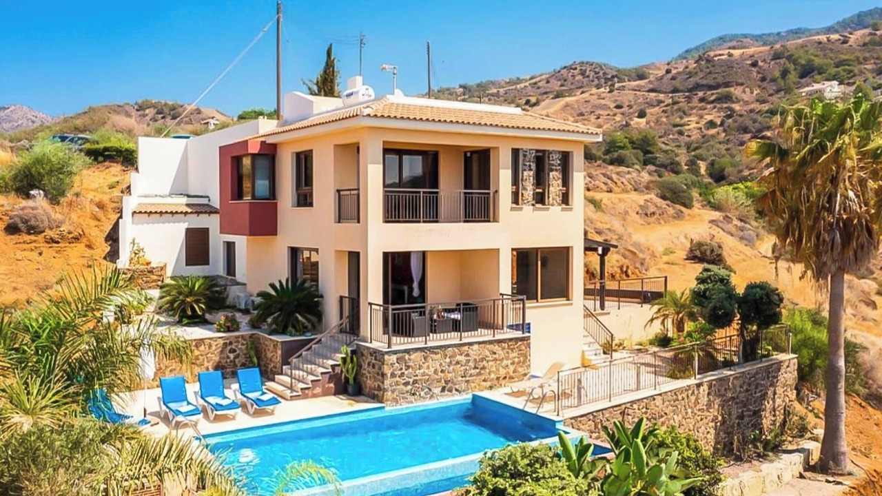 Photo of Outdoor in Pomos