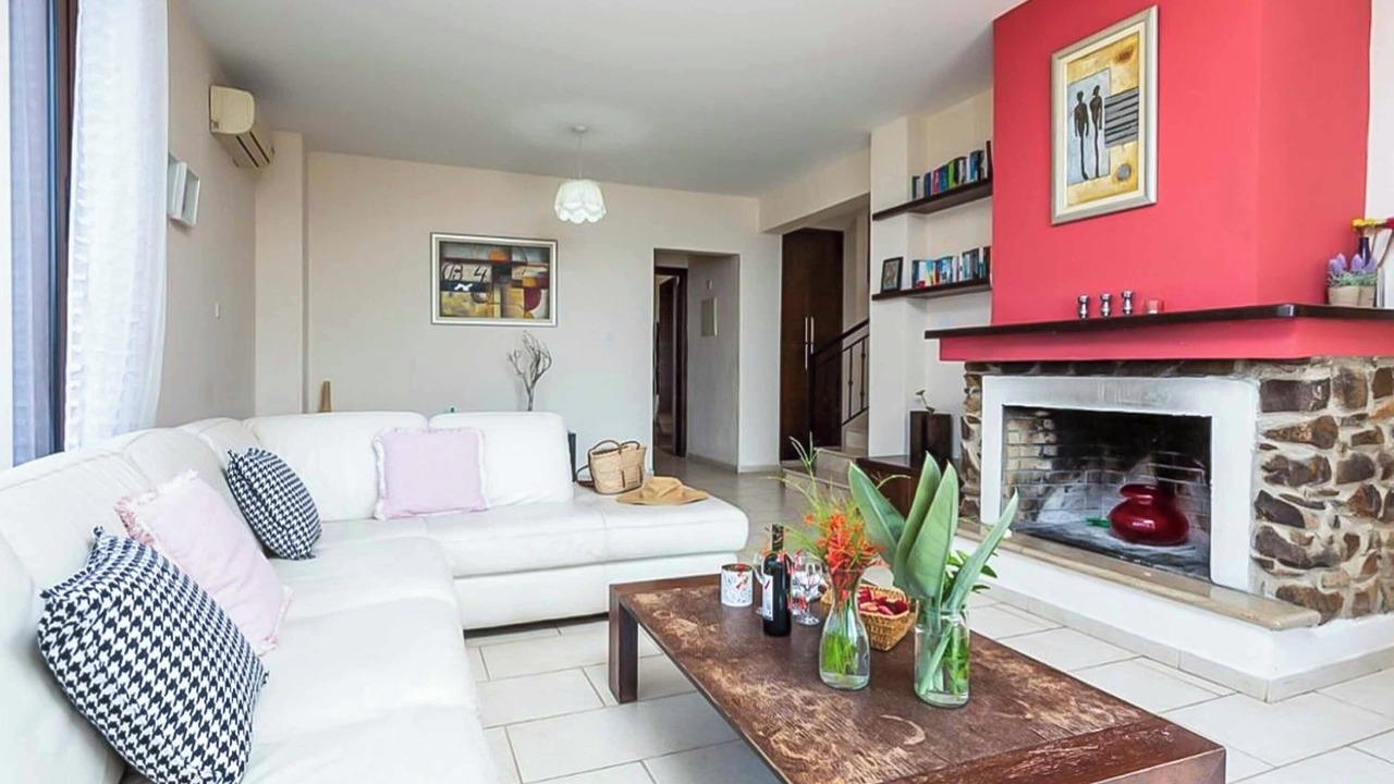 Photo of Livingroom in Pomos