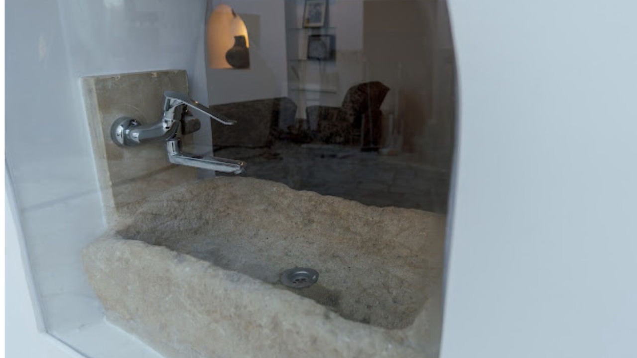 Photo of Bathroom in Politiko