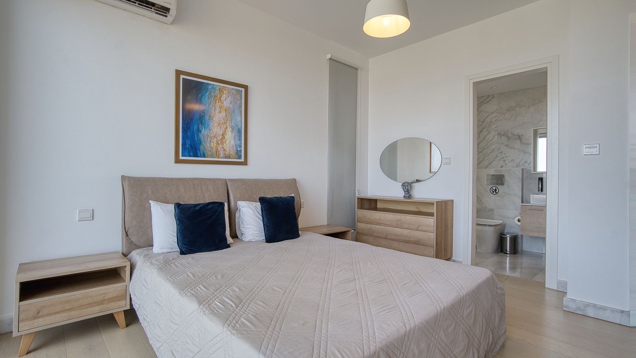 Photo of Bedroom in Emba