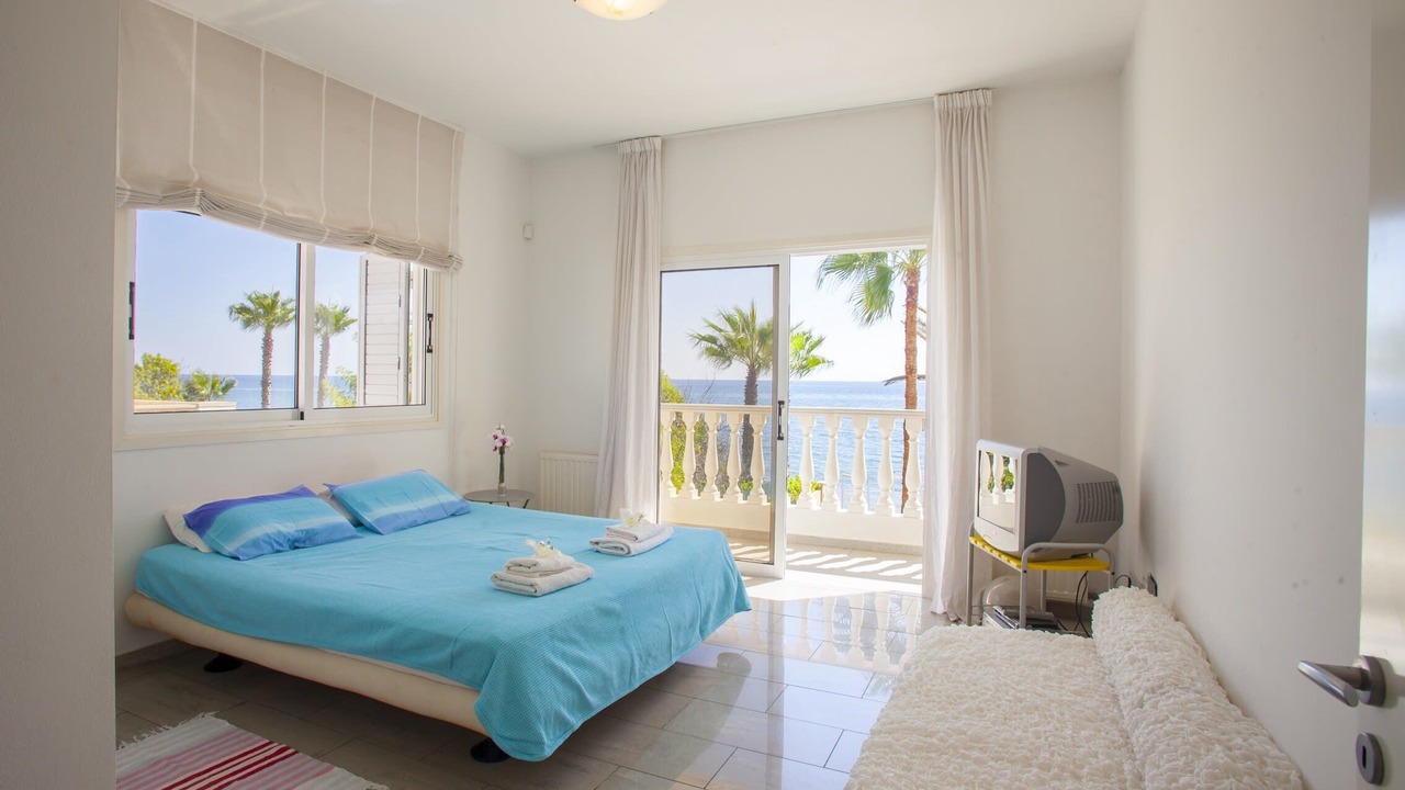 Photo of Bedroom in Meneou
