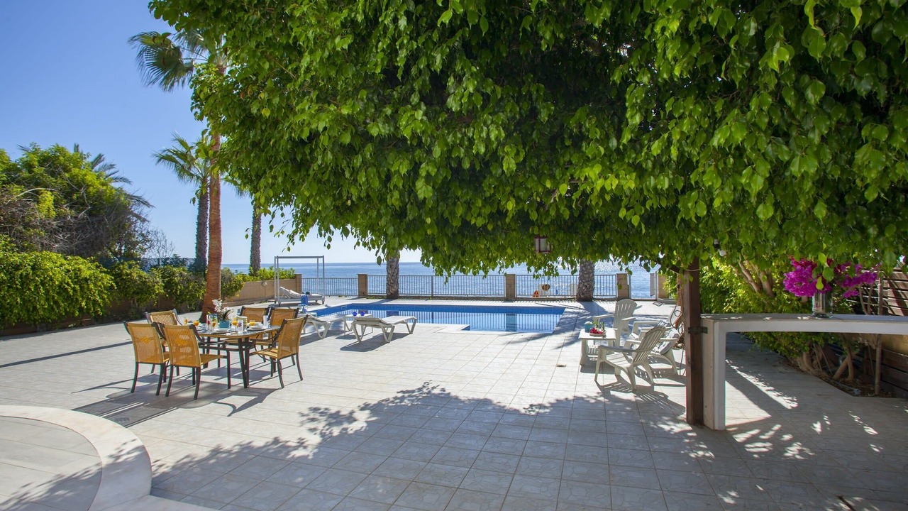 Photo of Outdoor in Meneou