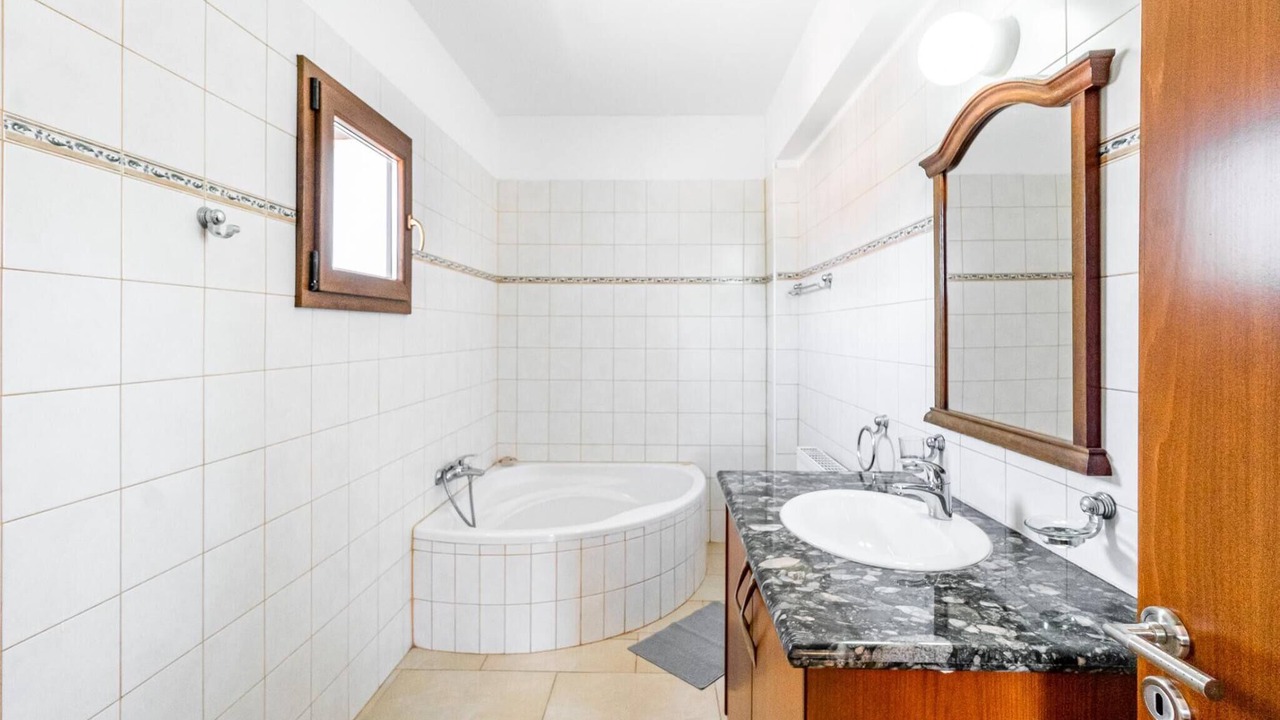 Photo of Bathroom in Droushia
