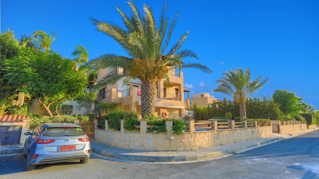 Photo of Outdoor in Latsi