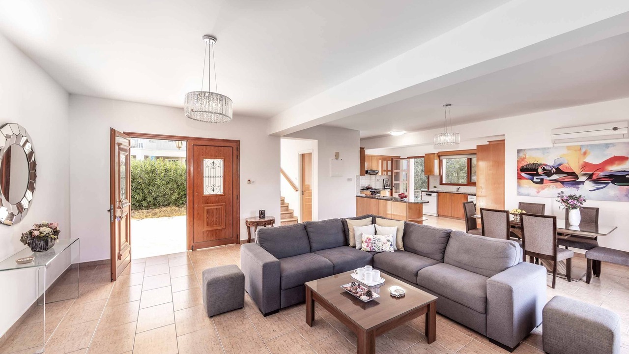 Photo of Livingroom in Latchi