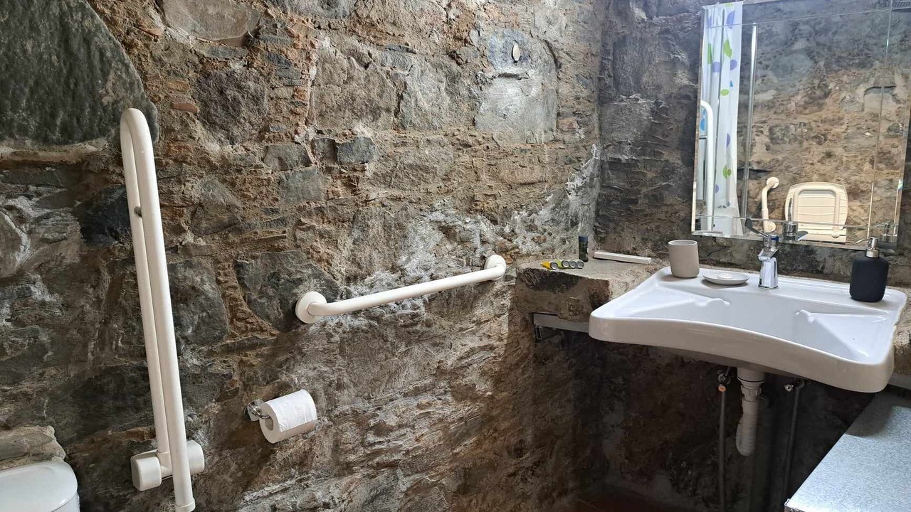 Photo of Bathroom in Askas