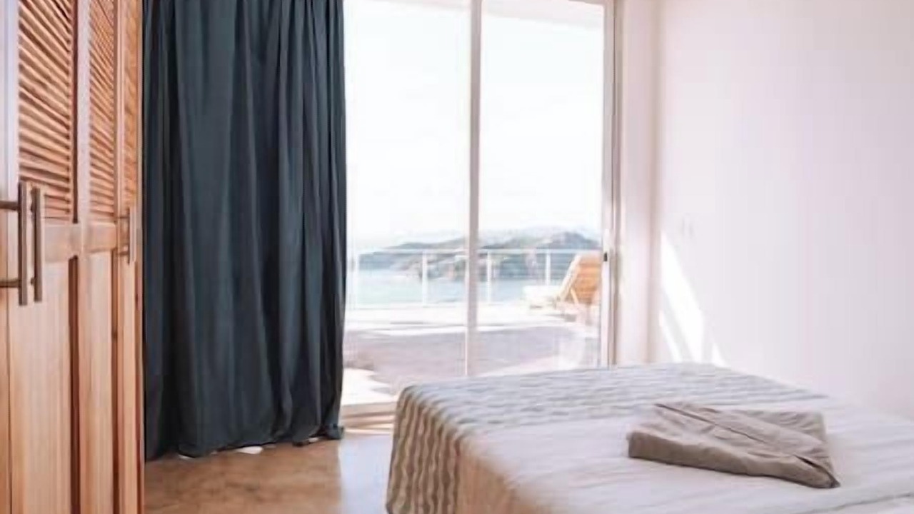 Photo of Bedroom in Paradise Bay