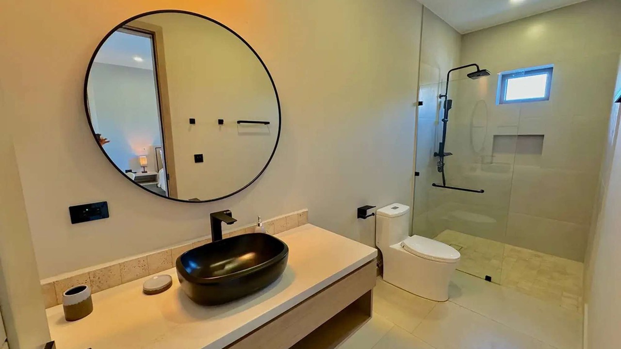 Photo of Bathroom in Pacific Marlin