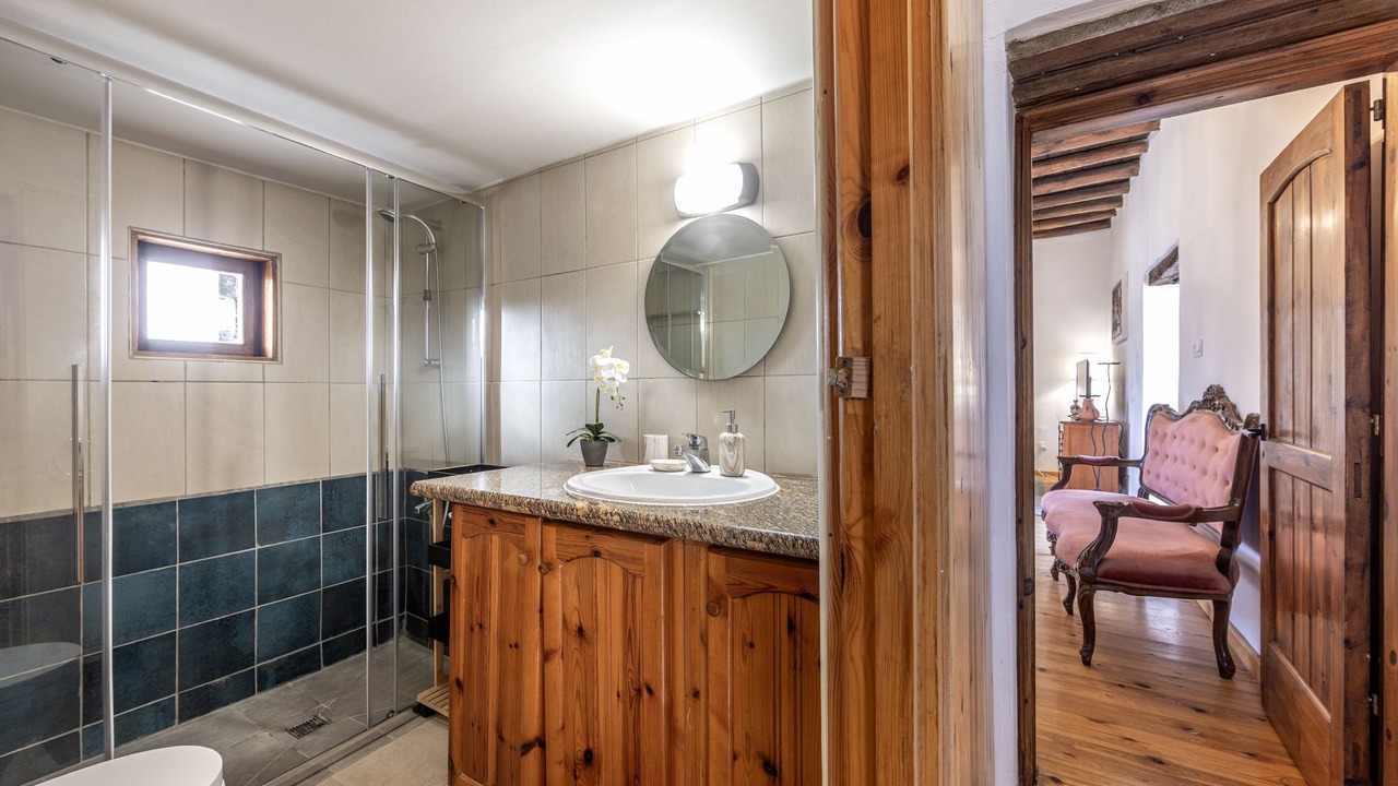 Photo of Bathroom in Pano Arodhes