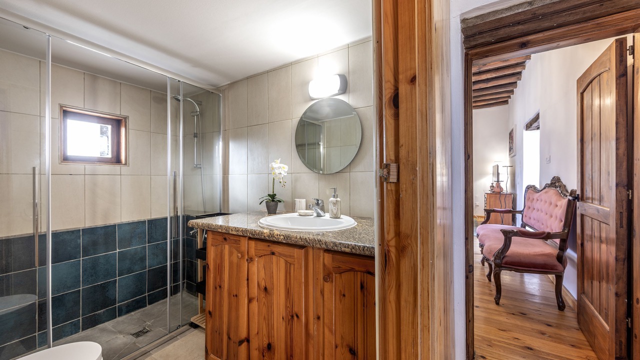 Photo of Bathroom in Pano Arodhes