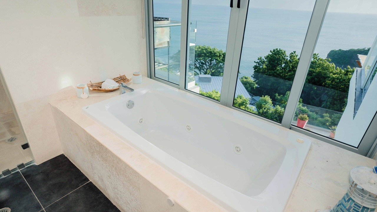 Photo of Bathroom in Pacific Marlin