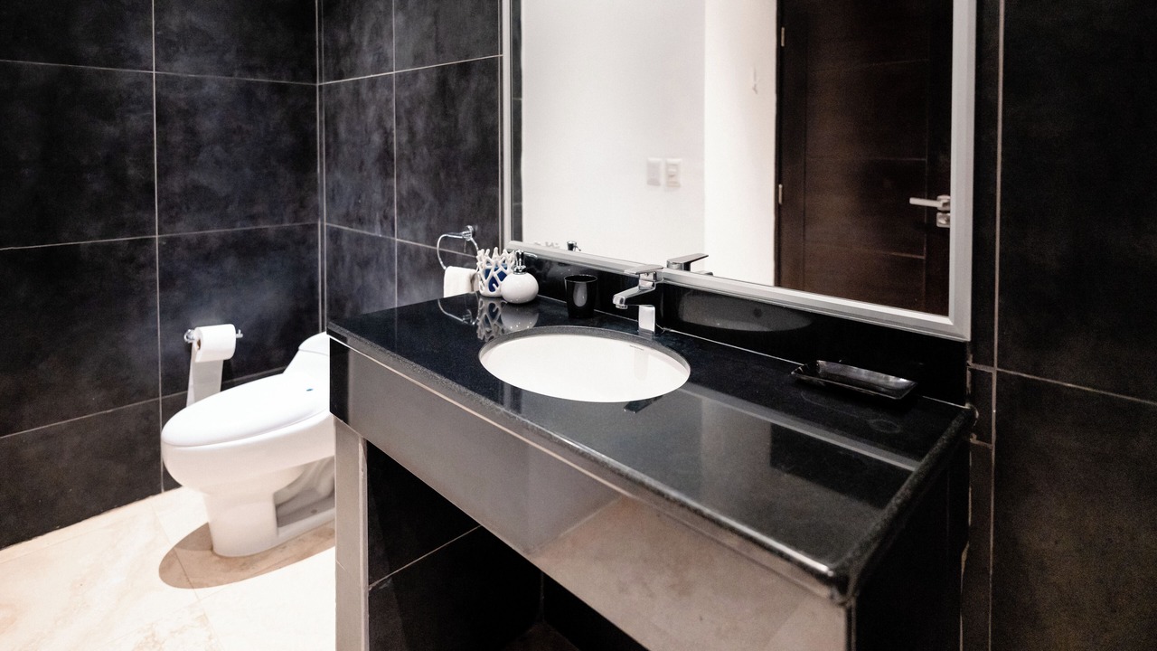 Photo of Bathroom in Pacific Marlin