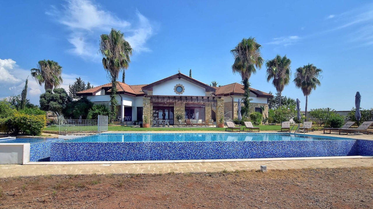 Photo of Outdoor in Polis