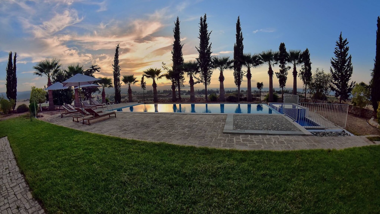Photo of Outdoor in Polis
