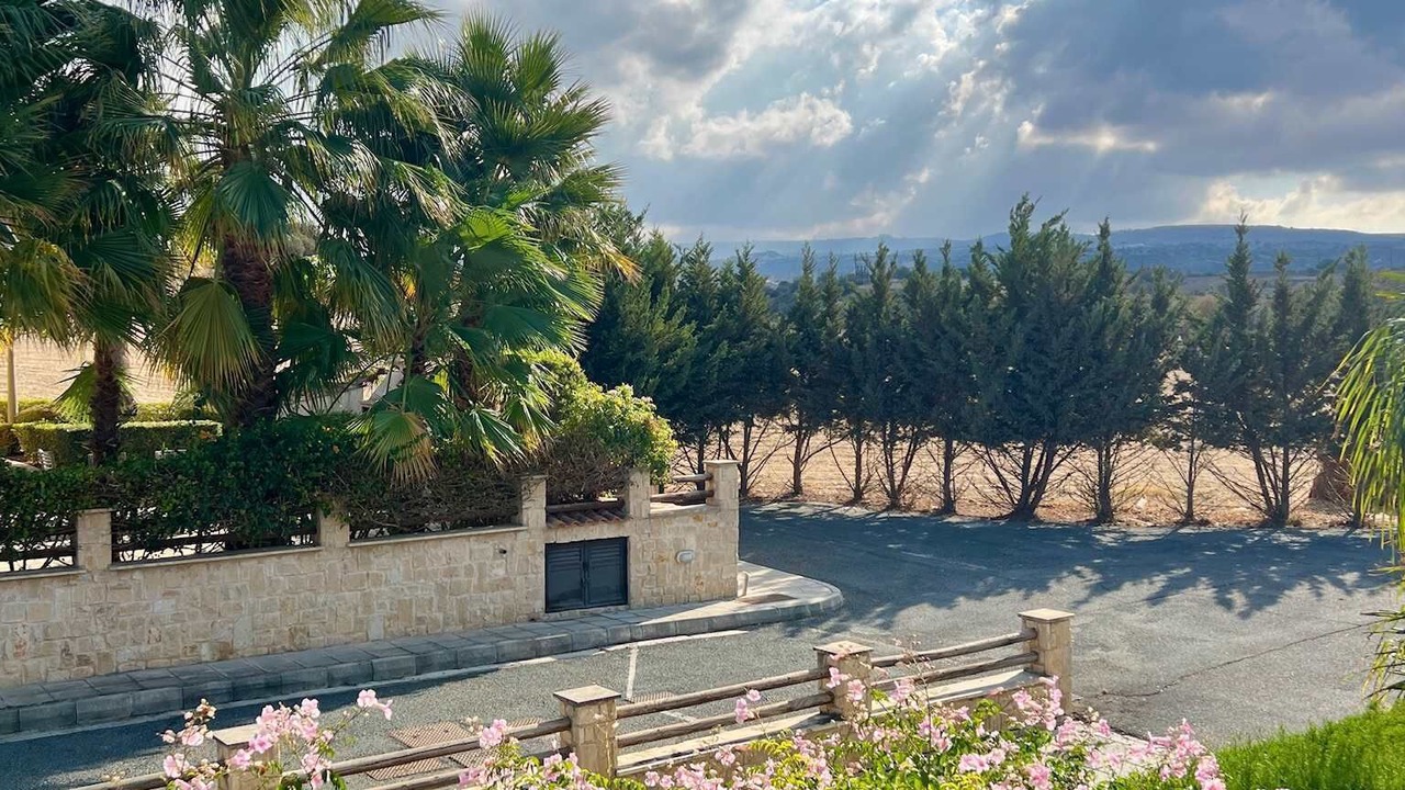 Photo of Outdoor in Latsi