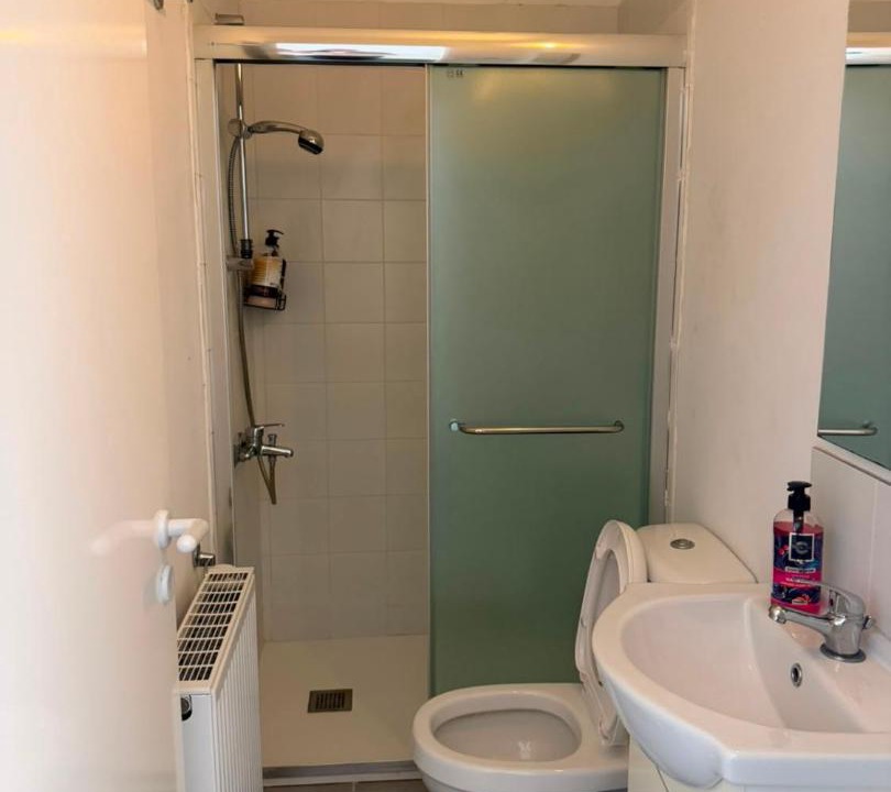 Photo of Bathroom in Politiko