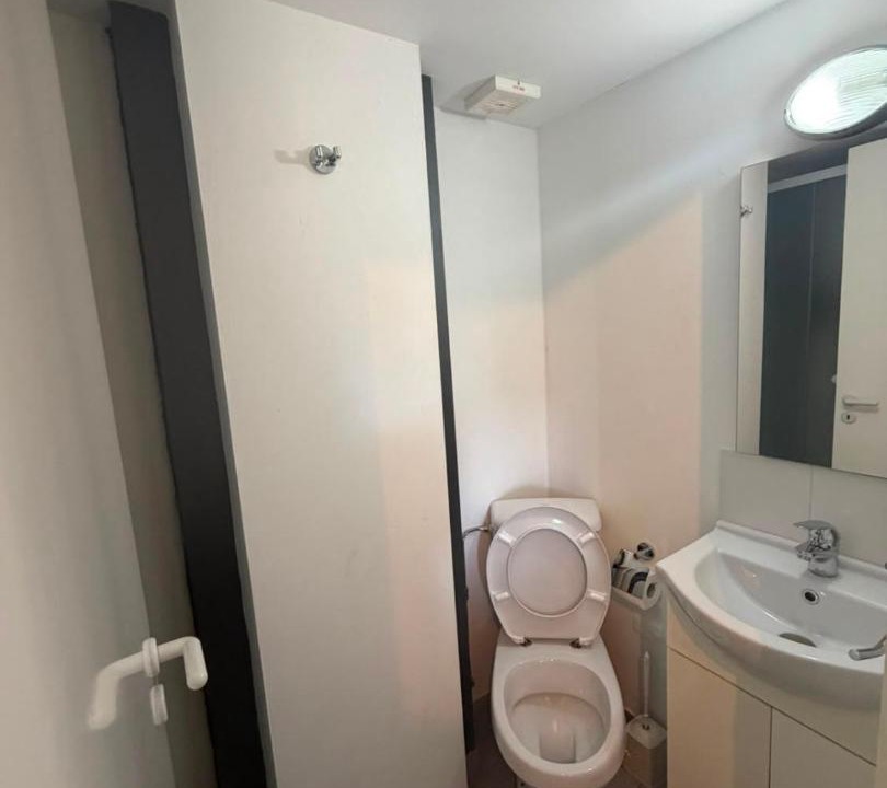 Photo of Bathroom in Politiko
