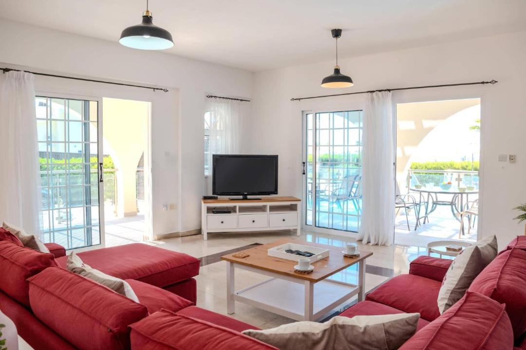 Photo of Livingroom in Peyia Town