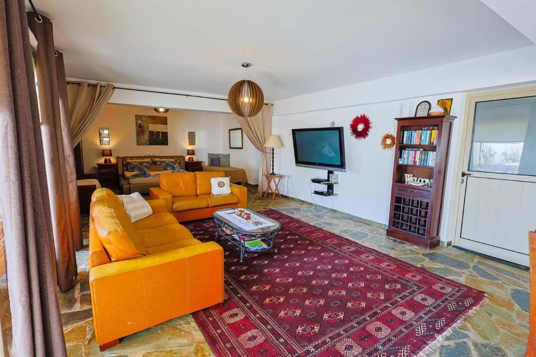 Photo of Livingroom in Akoursos