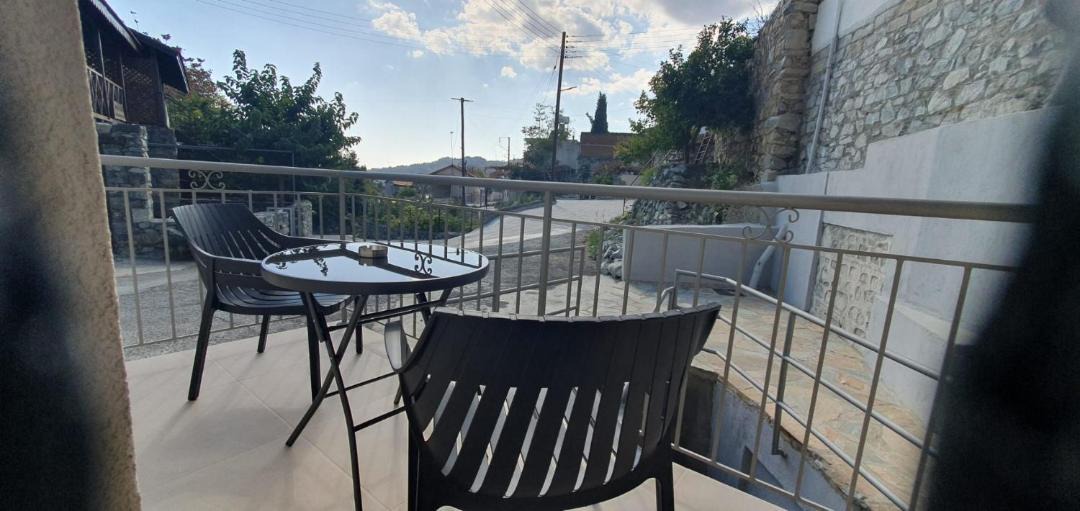 Photo of Patio Balcony in Pelentri