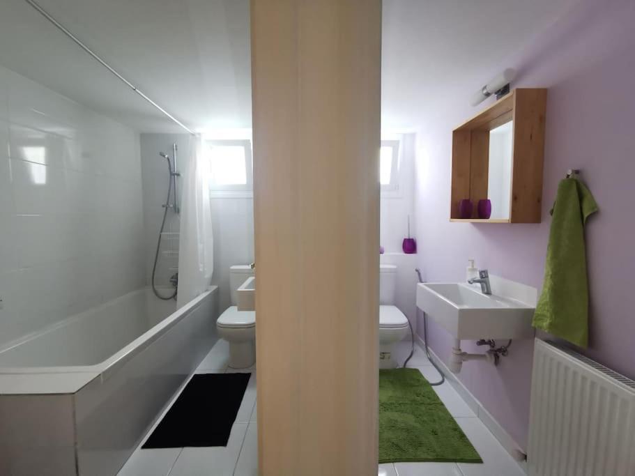 Photo of Bathroom in Latsia