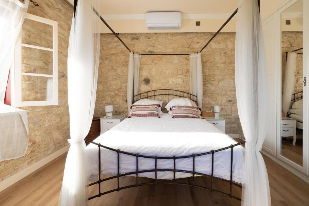 Photo of Bedroom in Vasa Koilaniou