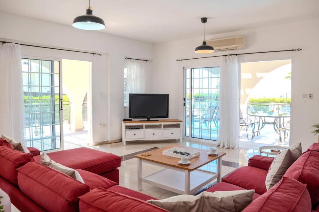Photo of Livingroom in Peyia Town