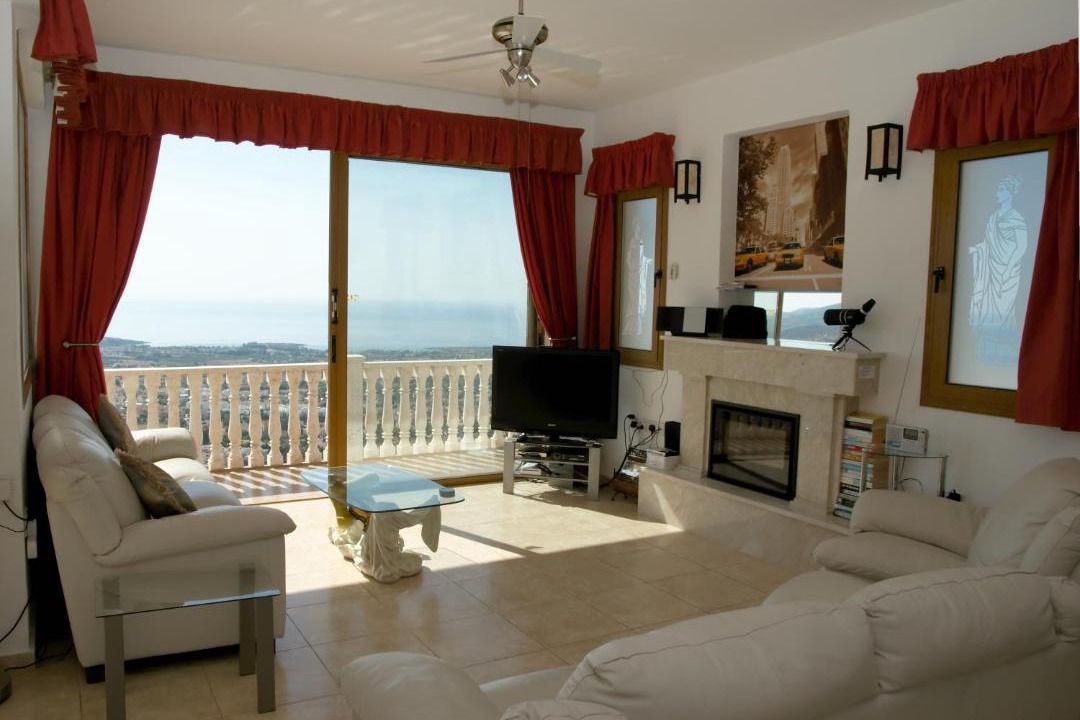 Photo of Livingroom in Peyia Town
