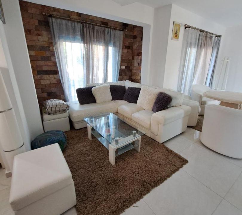 Photo of Livingroom in Emba