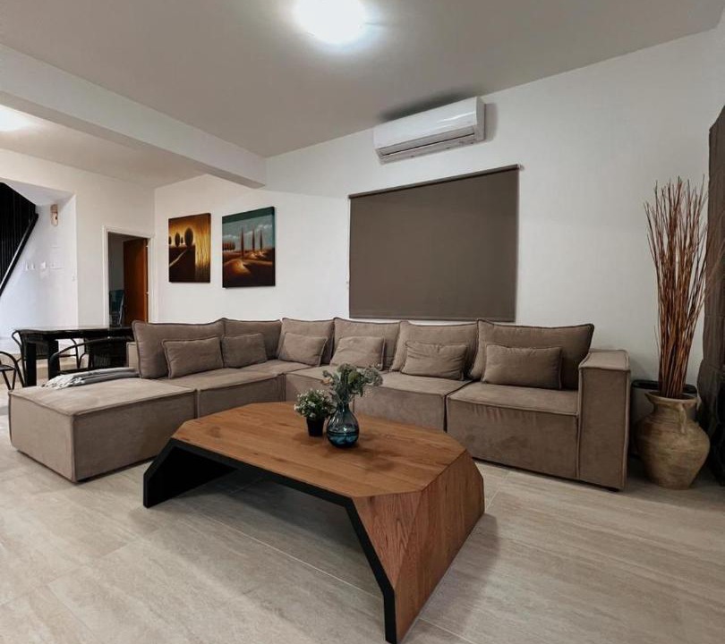 Photo of Livingroom in Meneou