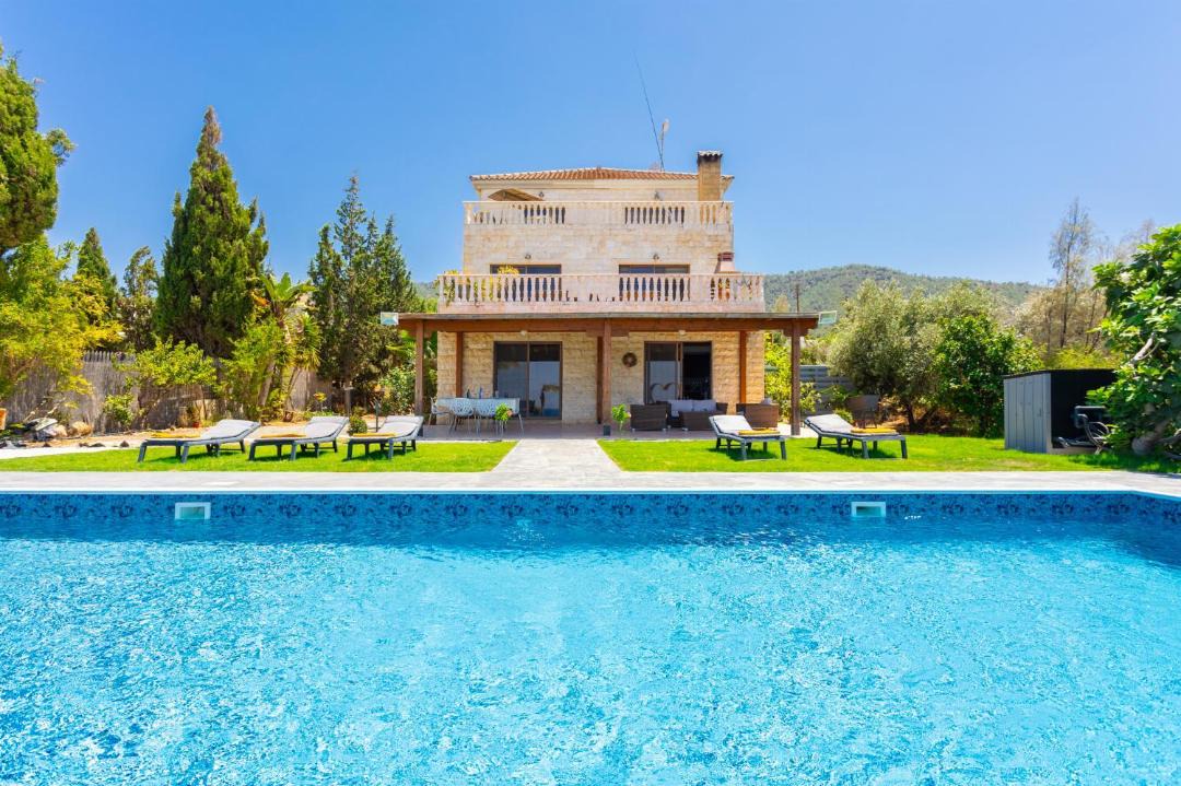 Photo of Outdoor in Pomos