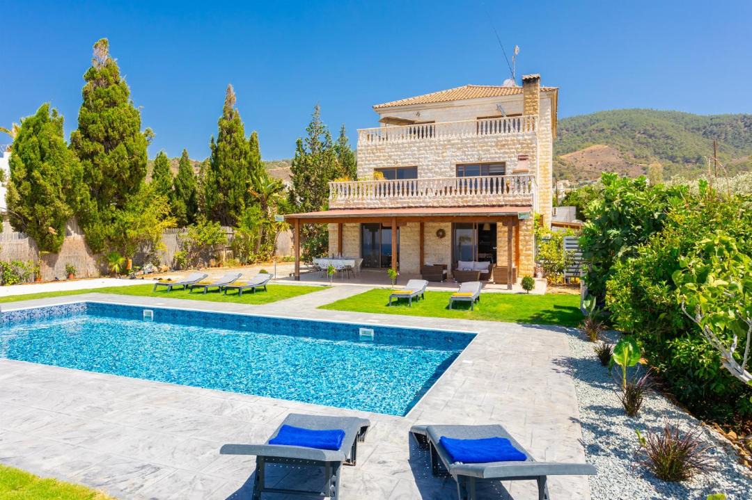 Photo of Outdoor in Pomos