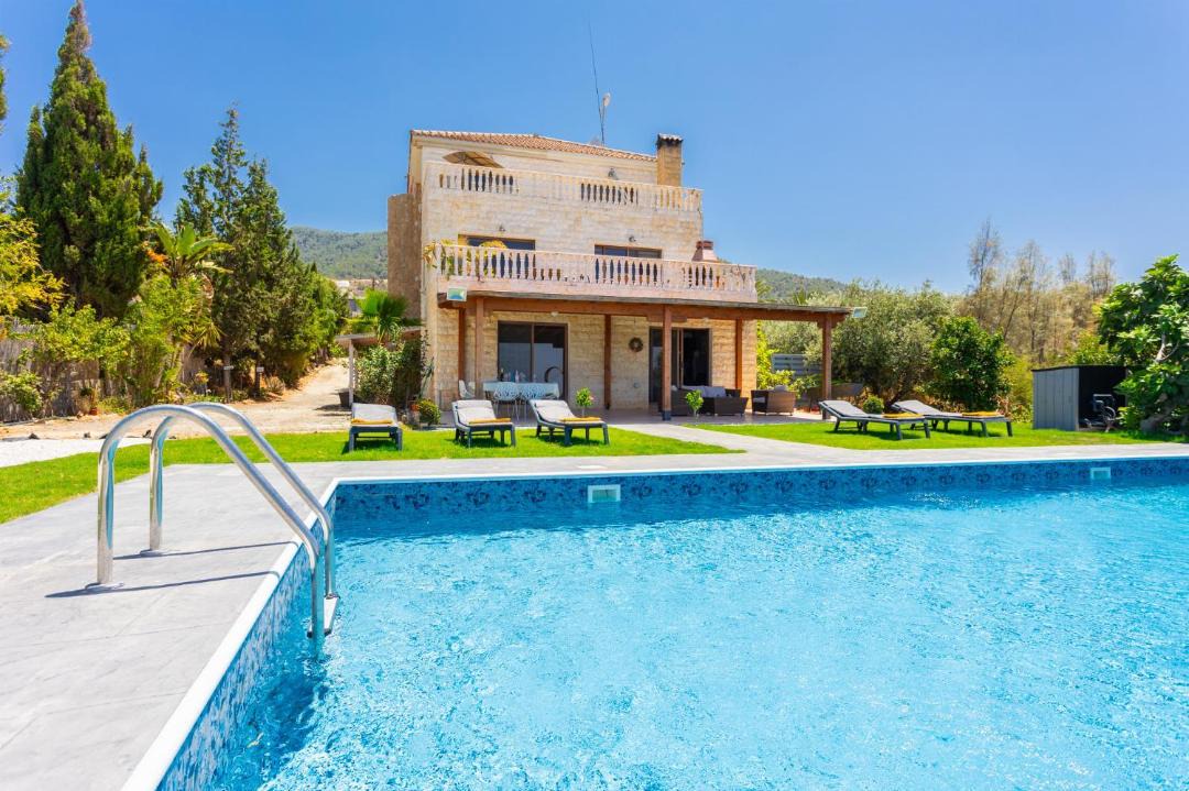 Photo of Outdoor in Pomos