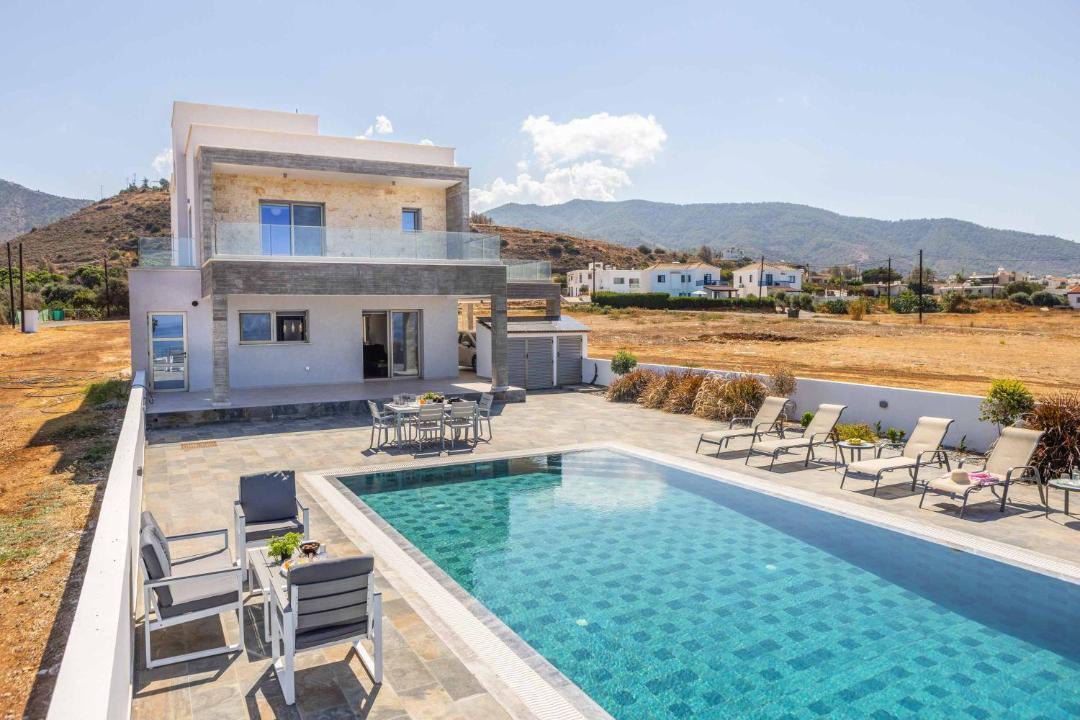 Photo of Outdoor in Pomos